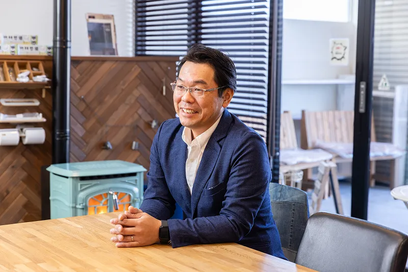 社長面接、適性検査、簡単な筆記試験