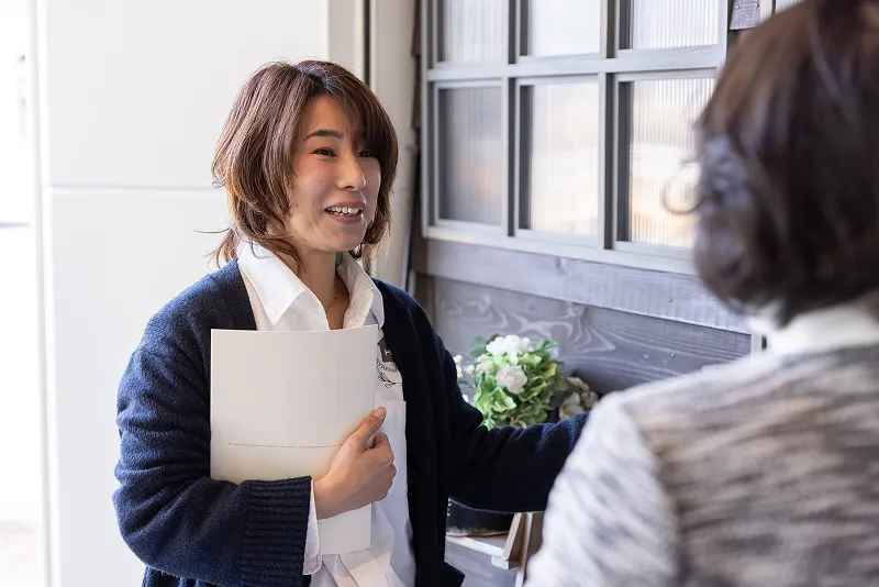 社長面接、適性検査、簡単な筆記試験